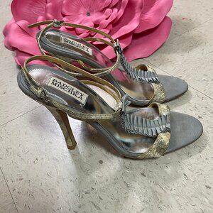 BADGLEY MISCHKA Grey Snake Leather Designer T-strap Sandals Heels 5"‎